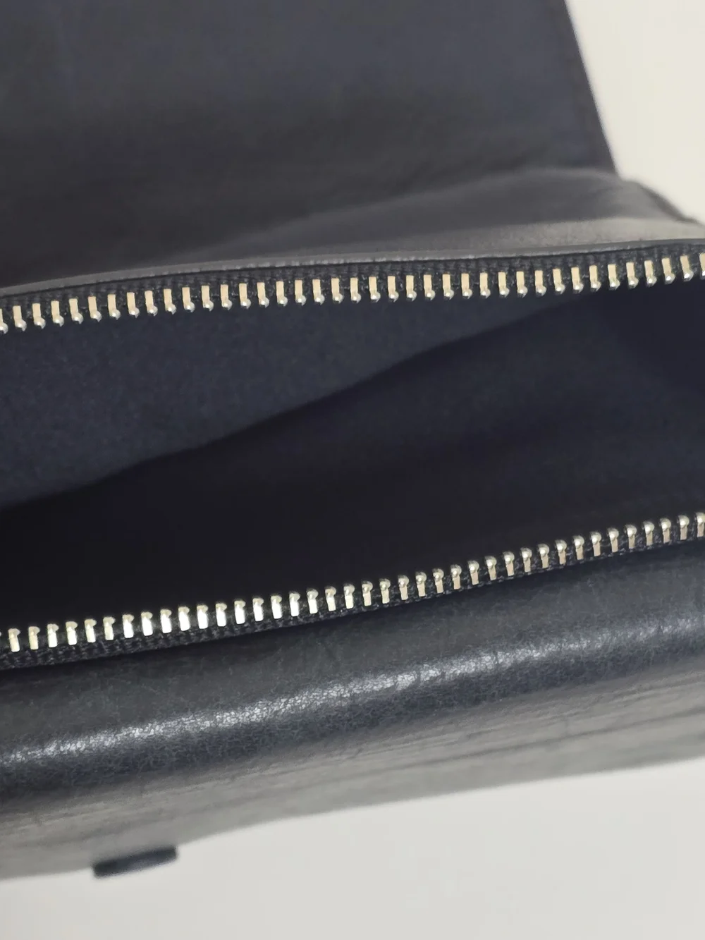 Fossil Women's Black Leather Zip Wallet